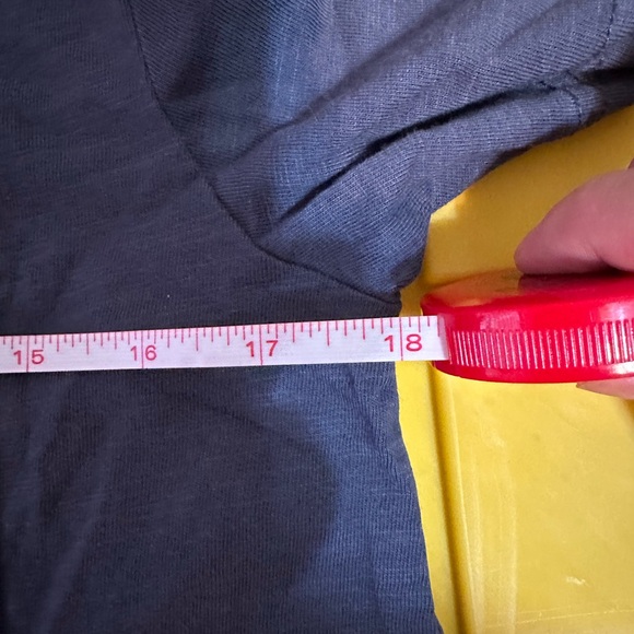 Faherty Sunwashed organic cotton navy blue short sleeve tee. - Picture 5 of 6